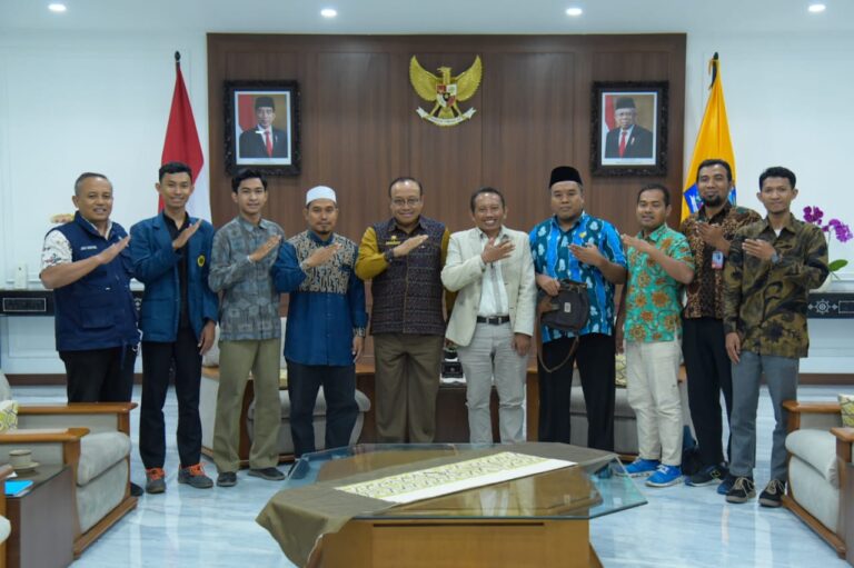 Pj Gubernur NTB Apresiasi Anugerah Guru dan Alumni Inspiratif IKA SMANSABAYA AWARDS 2023
