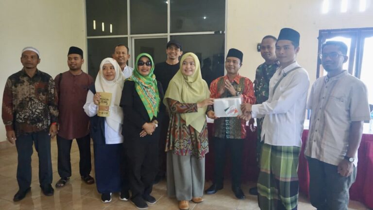 Jum’at Salam di Bukit Tinggi, Disperin Support Bantuan Alat dan Kemasan Produk Bagi Para IKM