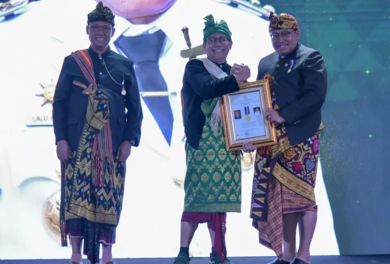 Pj Gubernur NTB Miq Gite, dianugerahi Lencana Abdi Desa Wisata oleh Menteri Desa Republik Indonesia