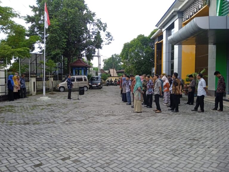 Loyal Terhadap Pimpinan