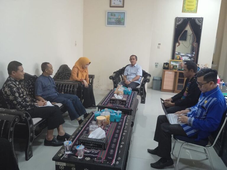 Rapat Persiapan Jumat Salam di Aikmel Lotim