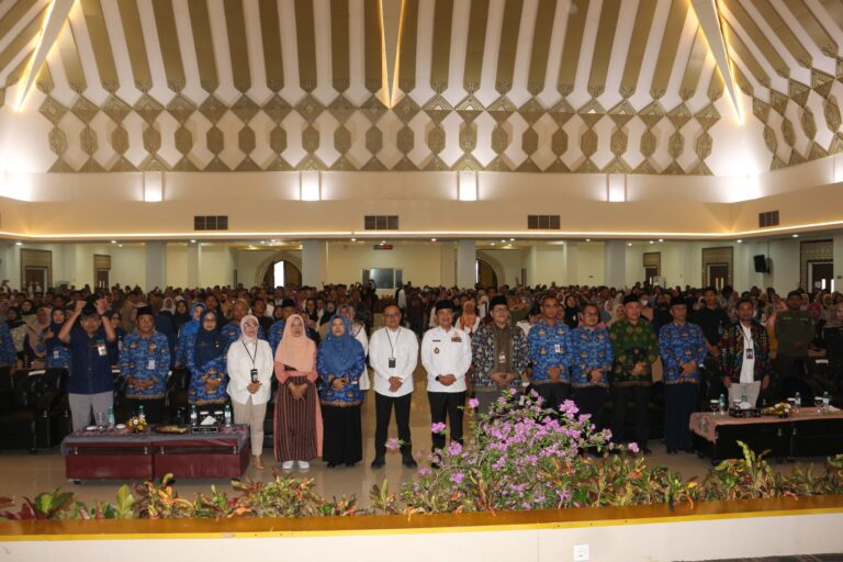 Penyerahan Sertifkat Halal kepada 1000 Usaha Mikro.