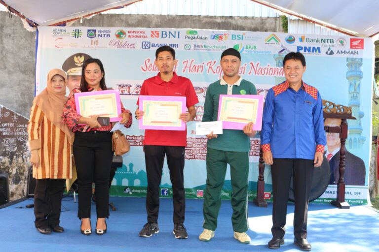 Penyarahan Hadiah Kepada Pemenang Turnamen Tenis Meja