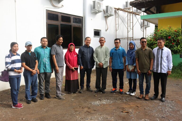 Gubernur NTB Didampingi Ketua Dekranasda NTB berkunjung ke PLUT KUMKM NTB