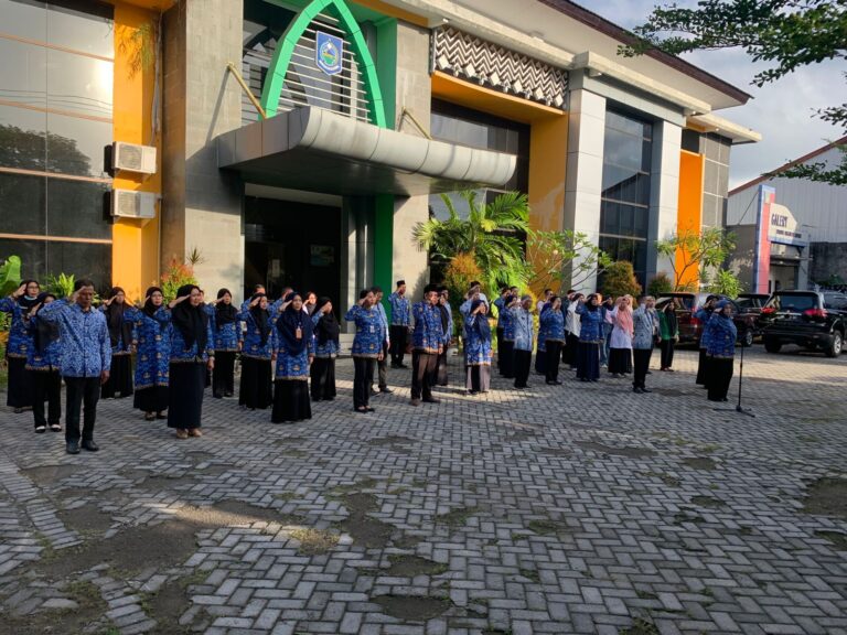 Karyawan Diskop UKM NTB Peringati Hari Kesadaran Nasional (HKN)