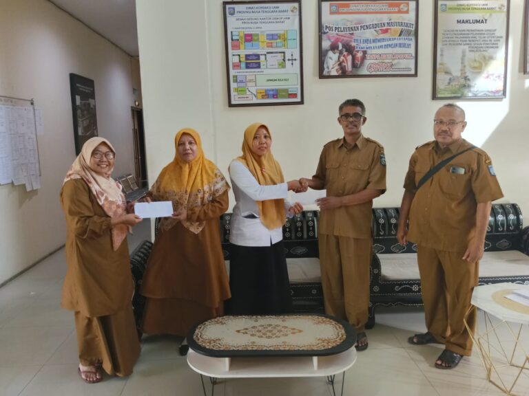 Santunan Kepada Anggota Koperasi Yang Terdampak Banjir