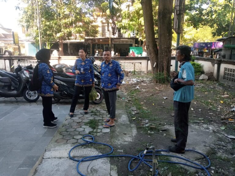 Pengecekan Pohon dan Pagar PLUT KUKM Dan UPTD Balatkop