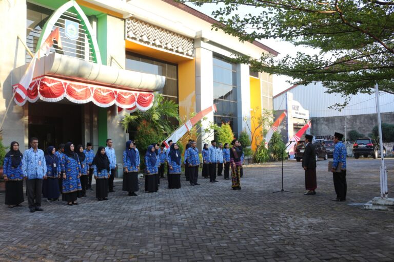 Pembacaan Sambutan Gubernur NTB Pada Upcara HUT RI Ke 80 Di Kantor Diskop UKM NTB