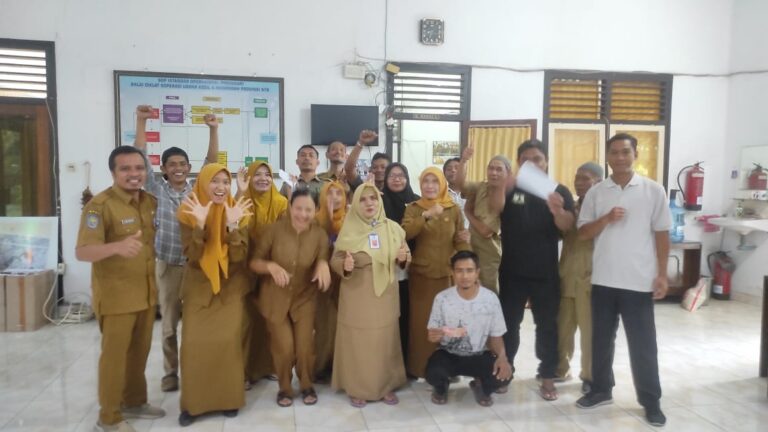 Karyawan UPTD Balatkop UKM NTB Gelar Lomba HUT RI ke-80