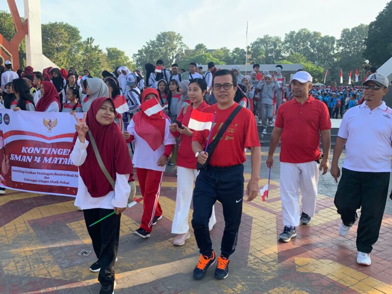 Kegiatan Pembagian Ribuan Bendera Merah Putih
