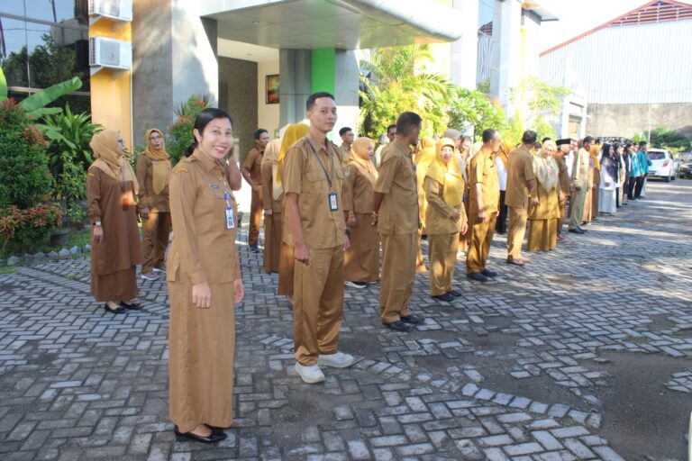 Sekretaris Dinas Koperasi UKM NTB Pimpin Apel Pagi, Bahas Persiapan Usulan Program 2026 dan Diklat Kadek MP