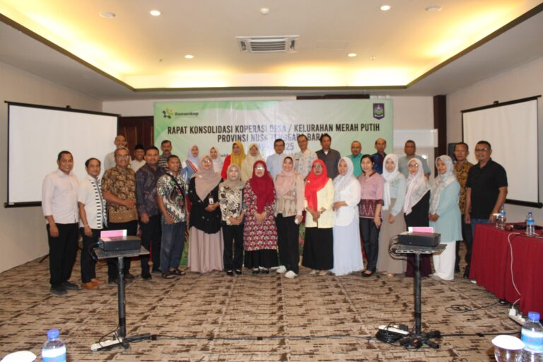 Sekretaris Dinas Koperasi NTB Resmi Tutup Rapat Konsolidasi KDKMP 2025