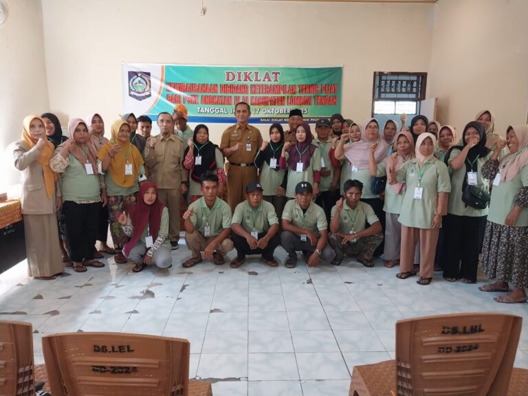 Kadis Koperasi UKM NTB Buka Diklat Kewirausahaan Bidang Pijat di Desa Labulia Kabupaten Lombok Tengah