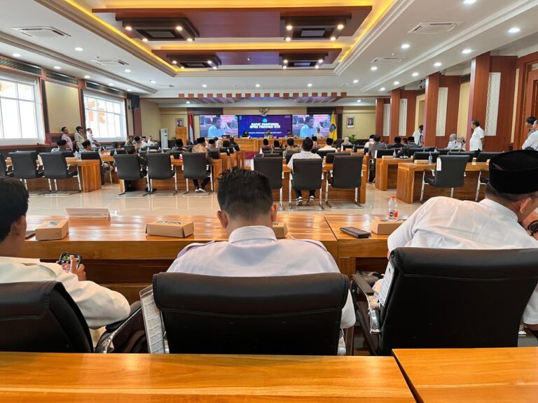 Paripurna DPRD NTB Diwarnai Intrupsi, Asisten I Sampaikan Jawaban Gubernur